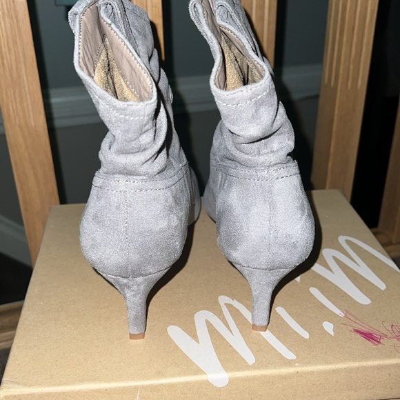 Grey suede low heel booties - Picture 2 of 6